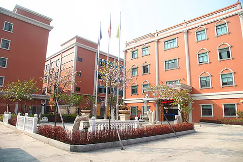 Landscape in front of Kenwei Office Building