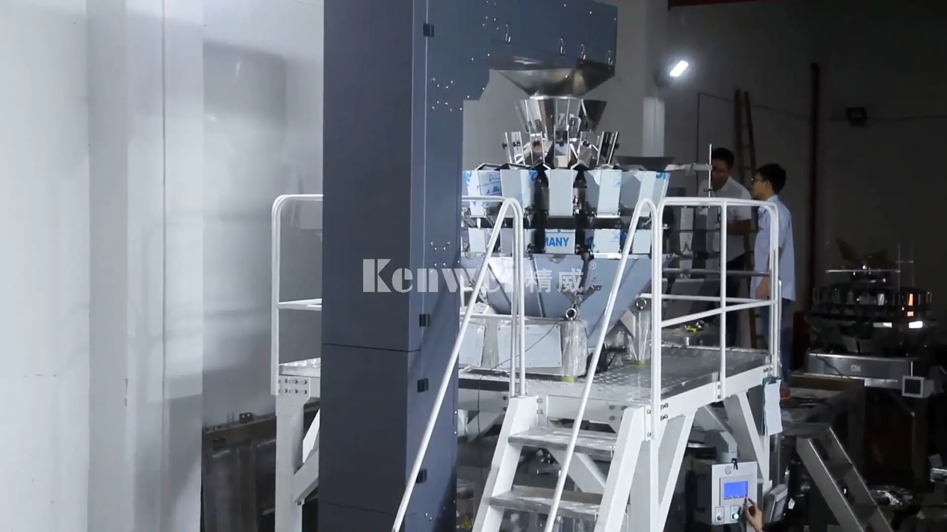 The rice packing system of multi-mouth feeder weigher