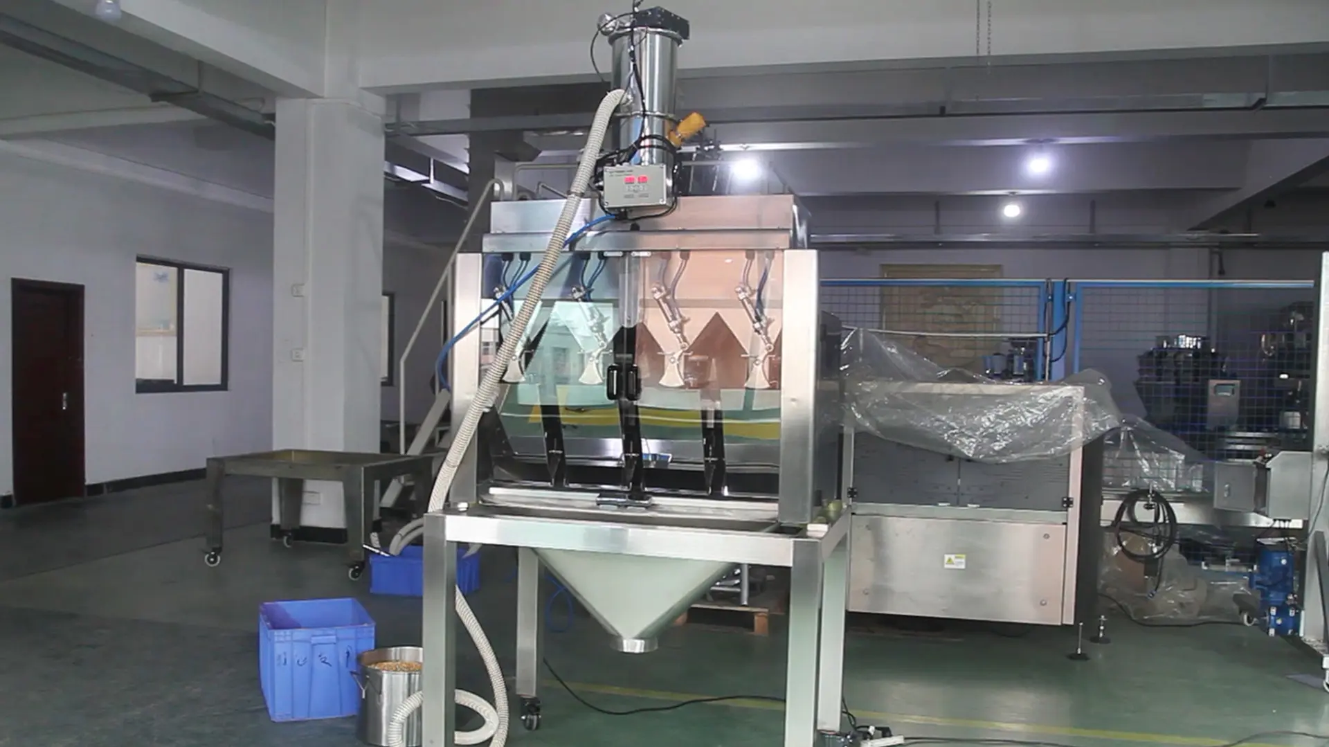 Automatic vacuum feeding high speed 4 head linear weighing packaging machine