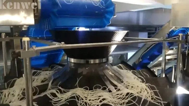 Pesador automático de macarrão multicabeça com máquina de embalagem descartável